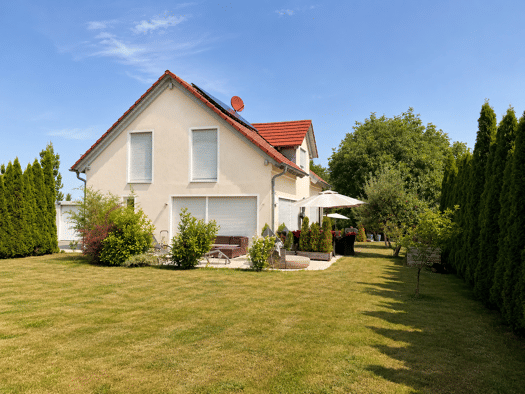Einfamilienhaus zur Miete 2.400 € 5,5 Zimmer 168 m² 676 m² Grundstück frei ab 15.12.2026 Piesenkofen Obertraubling 93083