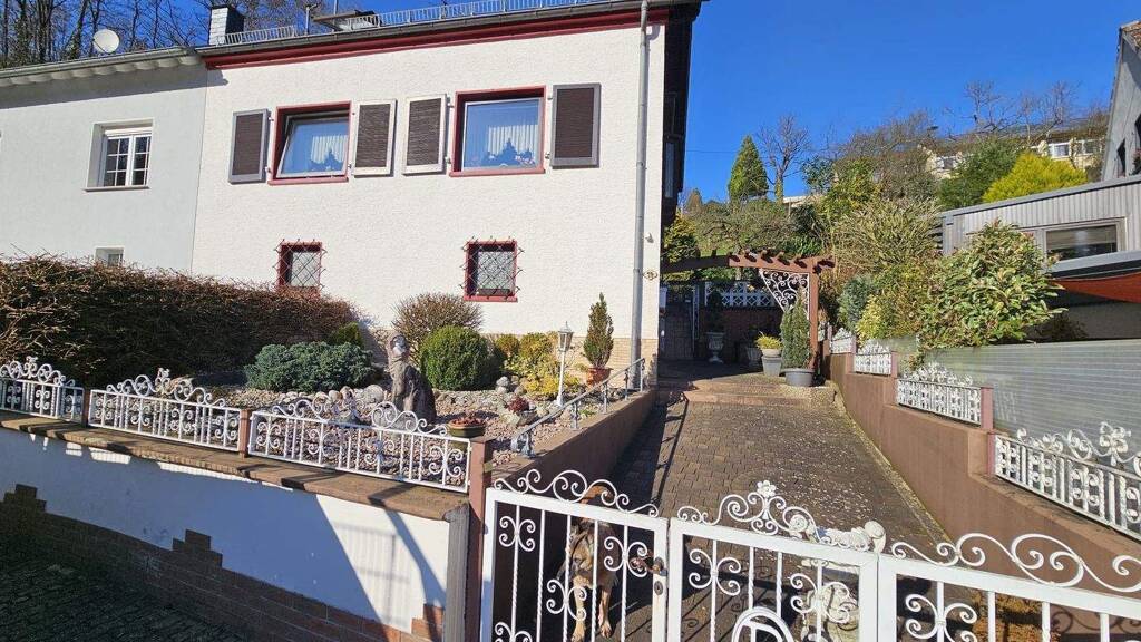 Haus zum Kauf 246.000 € 6 Zimmer 638 m² Grundstück frei ab sofort Bachstraße 14 Saarhölzbach Mettlach 66693