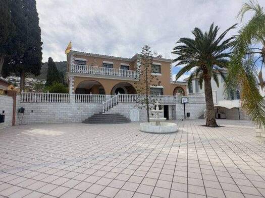 Einfamilienhaus zum Kauf 1.200.000 € 700 m² 1.300 m² Grundstück Alhaurín de la Torre 0