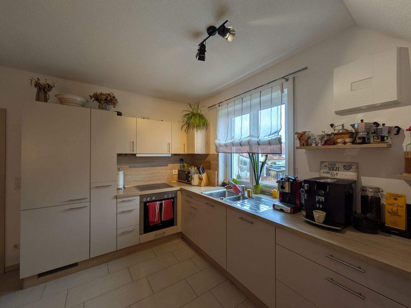 Immobilie in Weichering - Großzügige 2-Zimmer-Eigentumswohnung mit Balkon in bester Lage! - Bild 2