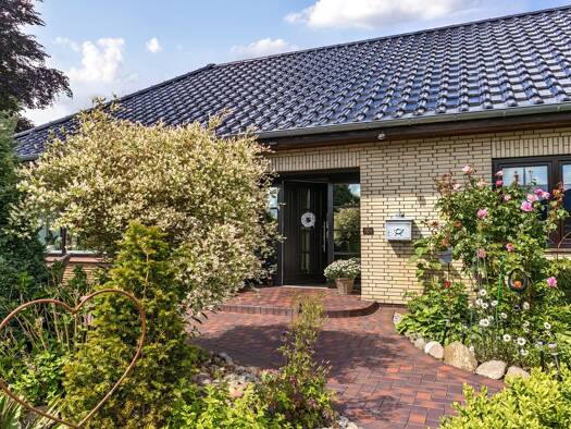 Einfamilienhaus zum Kauf 420.000 € 8 Zimmer 230,8 m² 1.390 m² Grundstück Jübek 24855