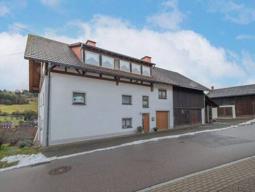 Bauernhaus zum Kauf 279.900 € 4,5 Zimmer 165 m² 2.000 m² Grundstück Schwaningen Stühlingen / Schwaningen 79780