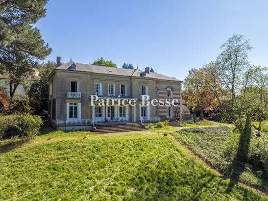 Einfamilienhaus zum Kauf 998.000 € 16 Zimmer 610 m² 33.876 m² Grundstück L'Étrat 42580