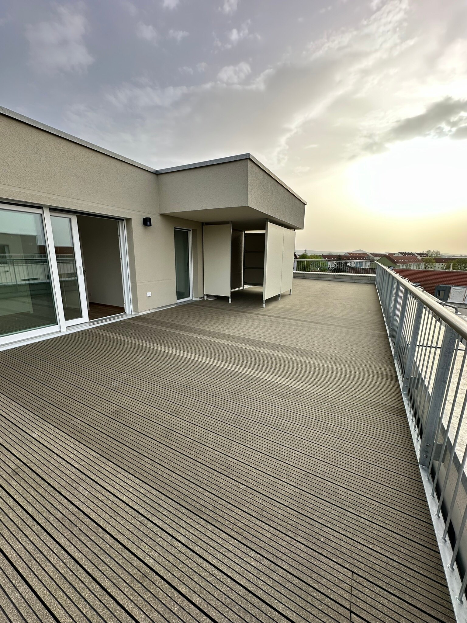 Penthouse zur Miete 1.490 € 3 Zimmer 119,2 m²<br/>Wohnfläche 4.<br/>Geschoss ab sofort<br/>Verfügbarkeit Ichtershausen Amt Wachsenburg 99334