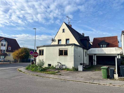 Einfamilienhaus zum Kauf 155.000 € 7 Zimmer 160 m² 299 m² Grundstück frei ab sofort Steinachstr. 1 Mühlendorf Stegaurach 96135
