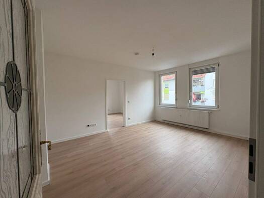 Wohnung zur Miete 690 € 2 Zimmer 63 m² frei ab sofort Schweinau Nürnberg 90441