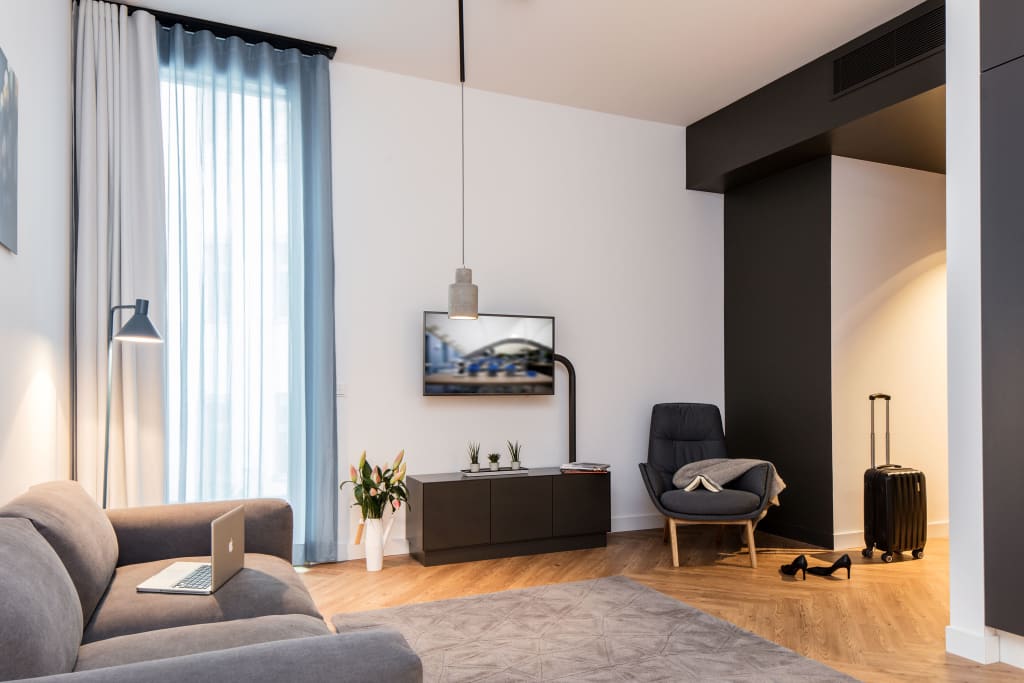 Wohnung zur Miete Wohnen auf Zeit 2.340 € 2 Zimmer 40 m²<br/>Wohnfläche 26.01.2025<br/>Verfügbarkeit Fasanenstraße Charlottenburg Berlin 10623