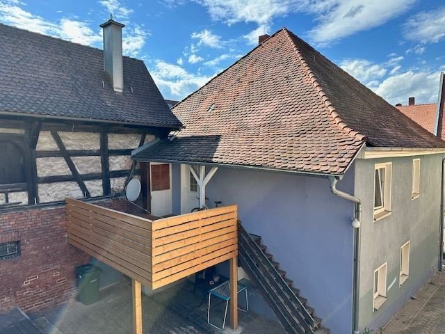 Mehrfamilienhaus zum Kauf provisionsfrei 359.000 € 8 Zimmer 192 m²<br/>Wohnfläche 827 m²<br/>Grundstück ab sofort<br/>Verfügbarkeit Langenzenn Langenzenn 90579