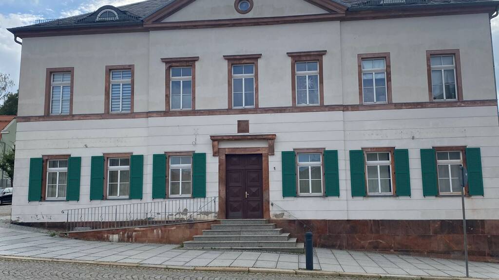 Wohnung zur Miete 450 € 2 Zimmer 73 m² 1. Geschoss frei ab sofort Markt 1 Hartha 04746