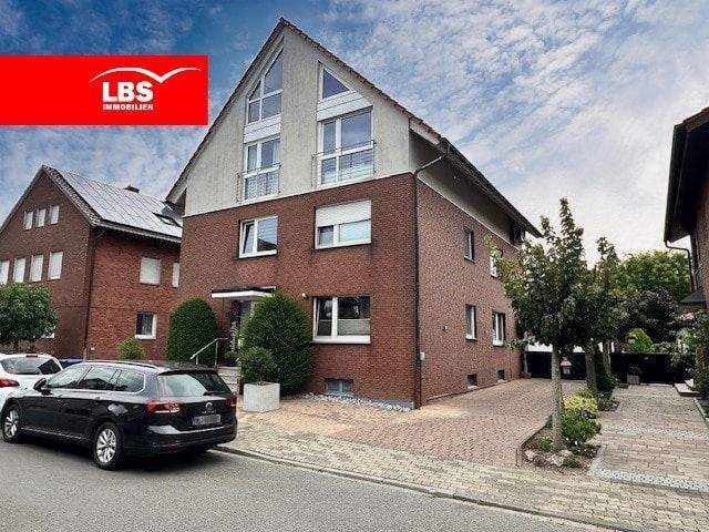 Immobilie in Ahlen - Attraktives Dreifamilienhaus mit großem Grundstück in ruhiger Wohnlage ! - Bild 0