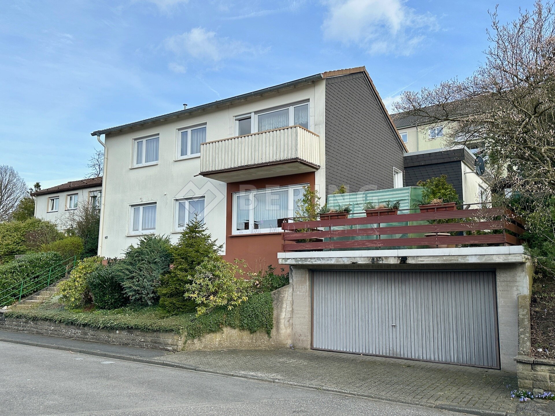 Mehrfamilienhaus zum Kauf 359.000 € 7 Zimmer 197,4 m²<br/>Wohnfläche 677 m²<br/>Grundstück Weidenau - Ost Siegen 57076