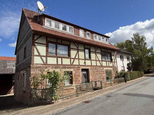 Haus zum Kauf 79.000 € 8 Zimmer 234 m² 1.032 m² Grundstück Willersdorf Frankenberg-Willersdorf 35066