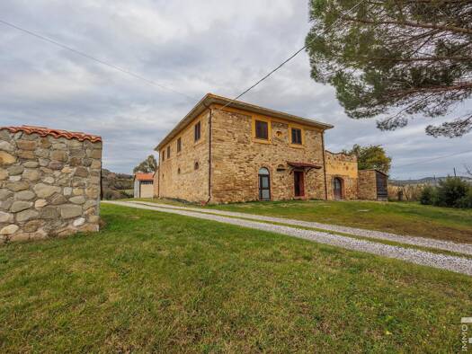 Haus zum Kauf 6 Zimmer 450 m² 1.350.000 m² Grundstück frei ab sofort Montecatini Val di Cecina