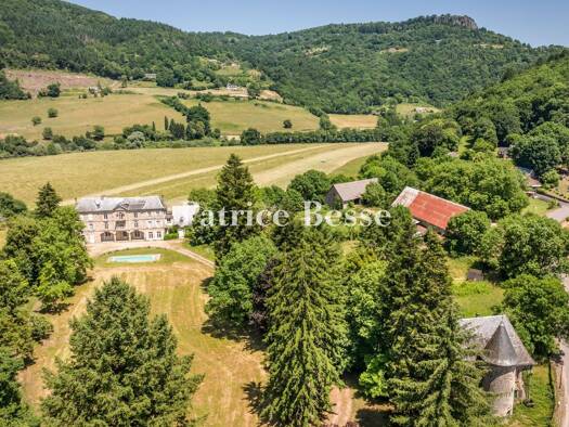 Schloss zum Kauf 637.000 € 20 Zimmer 750 m² 17.917 m² Grundstück Ydes 15210