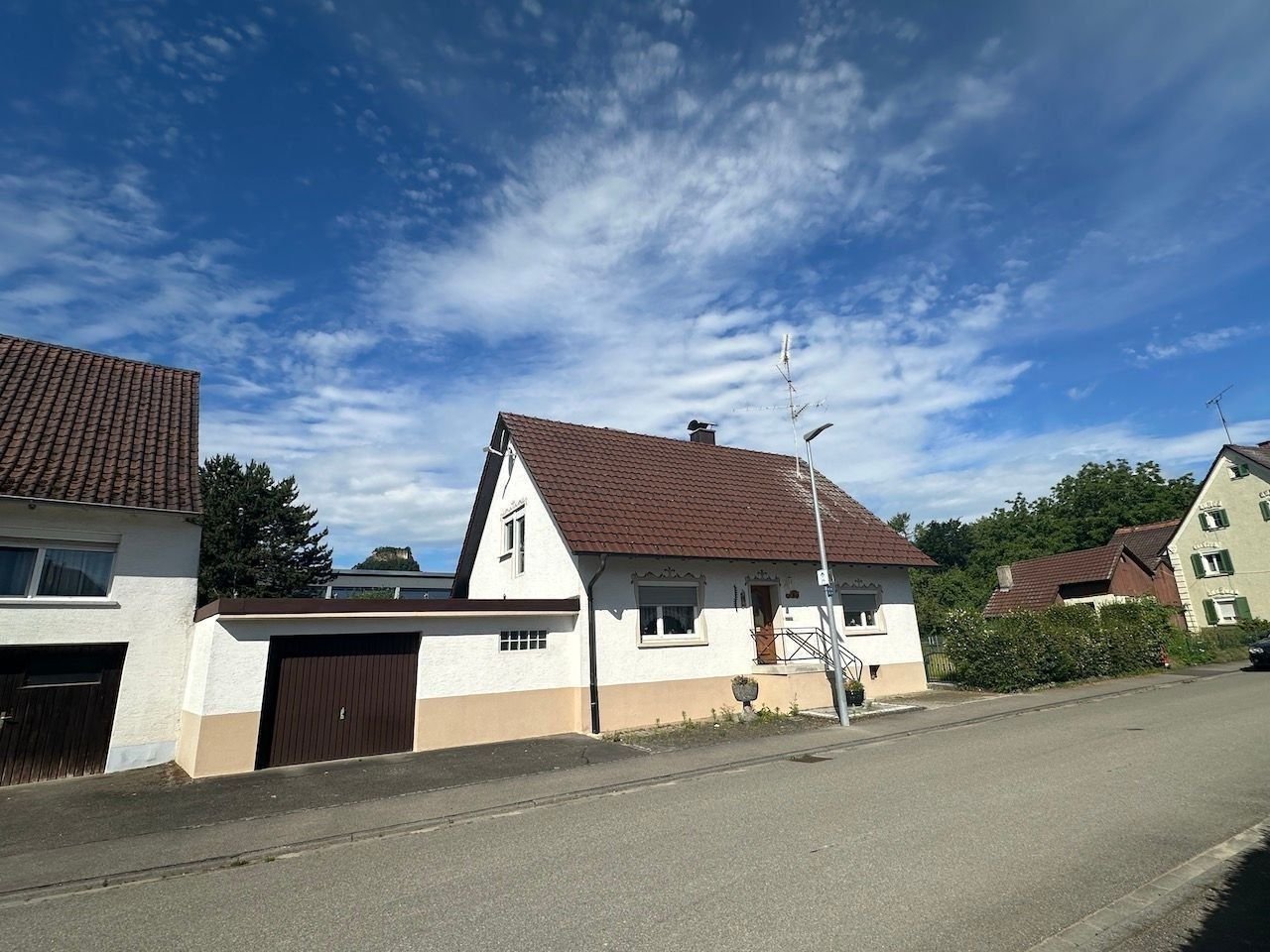 Einfamilienhaus zum Kauf 429.000 € 5 Zimmer 133 m²<br/>Wohnfläche 851 m²<br/>Grundstück ab sofort<br/>Verfügbarkeit Schlatt unter Krähen 82 Singen (Hohentwiel) 78224