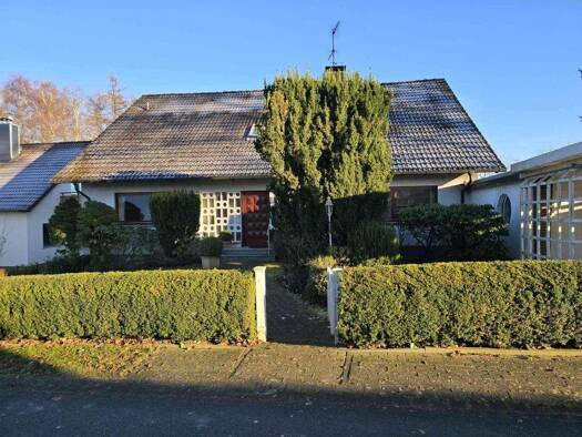 Einfamilienhaus zum Kauf provisionsfrei 429.000 € 1 Zimmer 205 m² 6.589 m² Grundstück frei ab sofort Brüntorf Lemgo 32657