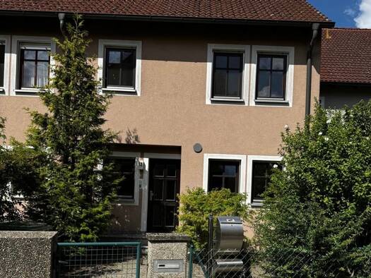 Reihenmittelhaus zur Miete 1.720 € 5 Zimmer 161 m² frei ab 01.09.2025 Semmelweisstraße 12 Roth Roth 91154