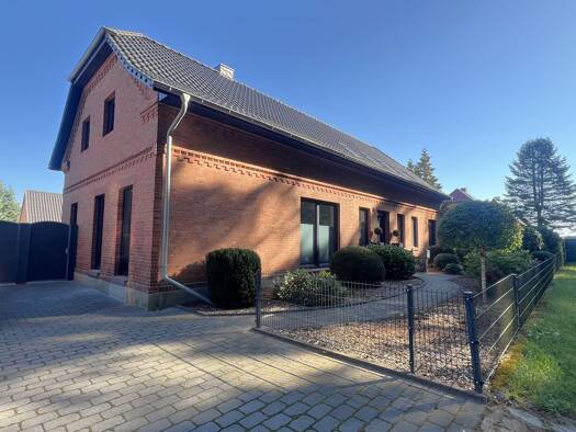 Einfamilienhaus zum Kauf als Kapitalanlage geeignet 594.500 € 7 Zimmer 220 m² 5.750 m² Grundstück Groß Laasch 19288