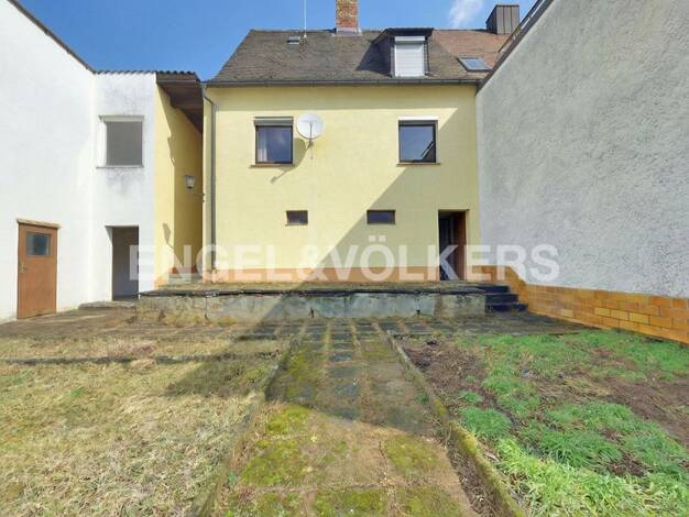 Doppelhaushälfte zum Kauf 179.000 € 6 Zimmer 110 m² 500 m² Grundstück Ebrach Ebrach 96157