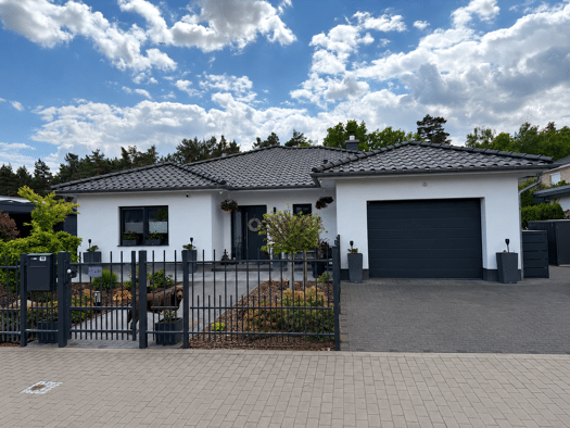 Bungalow zum Kauf provisionsfrei 1.089.000 € 4,5 Zimmer 153 m² 887 m² Grundstück frei ab 01.02.2027 Ludwigsfelde Ludwigsfelde 14974