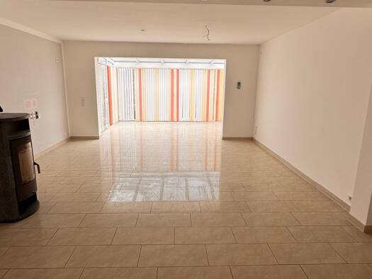 Terrassenwohnung zur Miete 1.050 € 3,5 Zimmer 100 m² Geschoss EG/1 frei ab 01.08.2026 Unterpleichfeld 97294