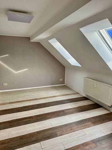 Wohnung zur Miete 235 € 2 Zimmer 47 m² Dachgeschoss frei ab sofort Roßwein Roßwein 04741