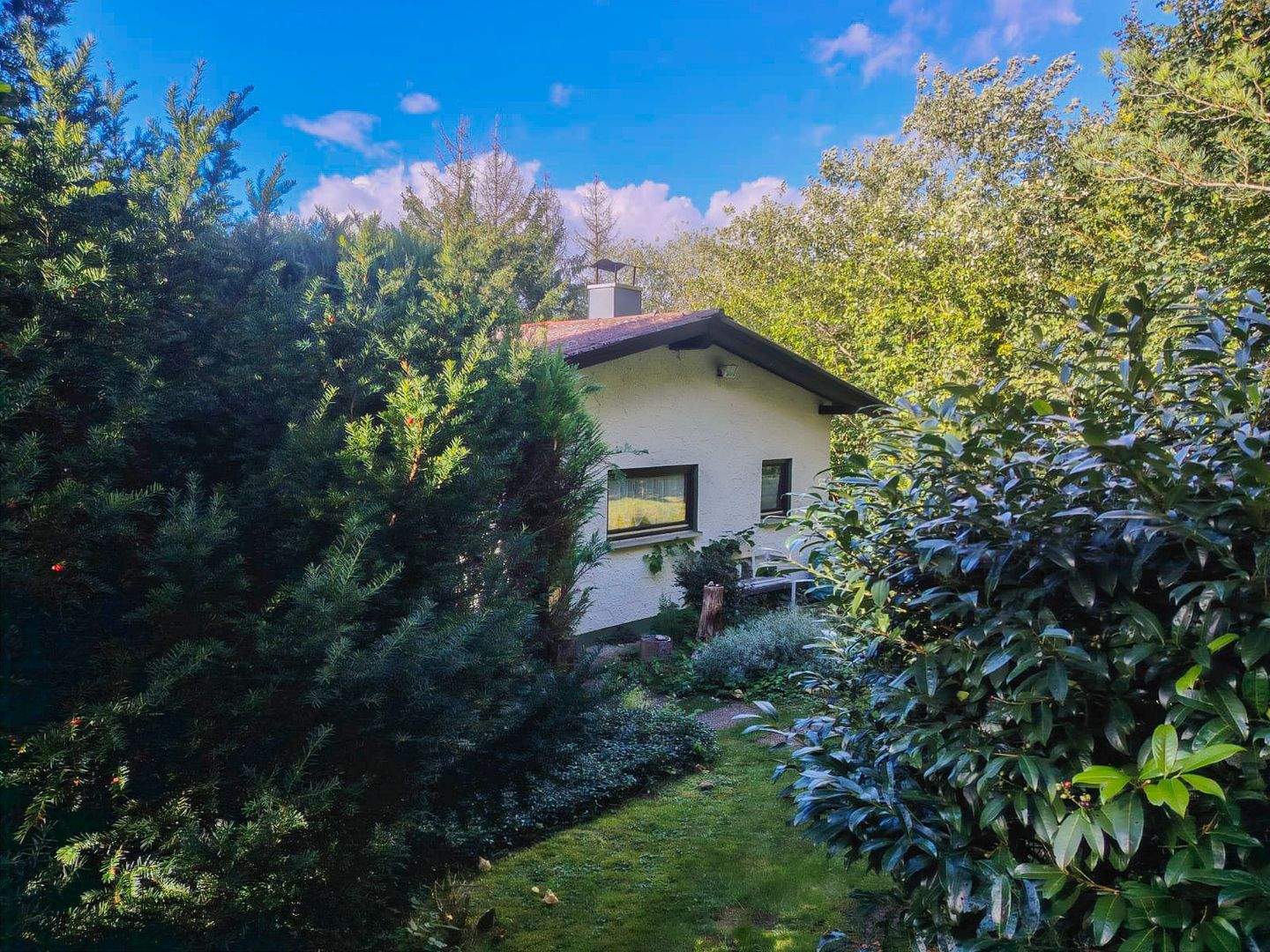 Immobilie in Treuchtlingen - Idyllisches Wochenendhaus am Waldrand - großes Grundstück mit Obstbäumen und Talblick - Bild 4