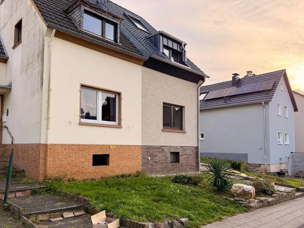 Doppelhaushälfte zum Kauf 295.000 € 4 Zimmer 86,8 m² 299 m² Grundstück Selhof Bad Honnef 53604