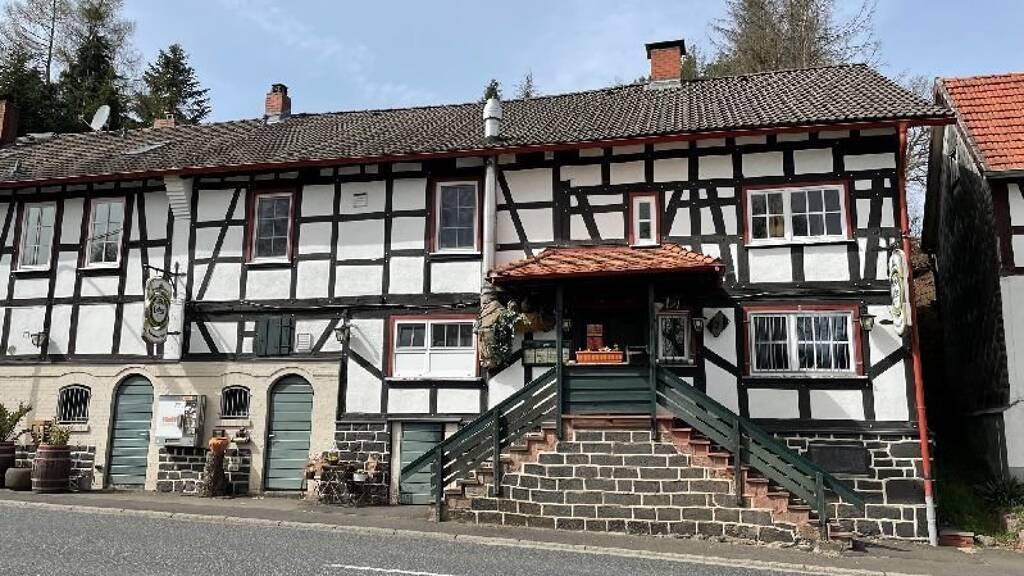 Einfamilienhaus zum Kauf provisionsfrei 218.500 € 200 m² 2.463 m² Grundstück Grünberger Str. 9 Ermenrod Feldatal 36325