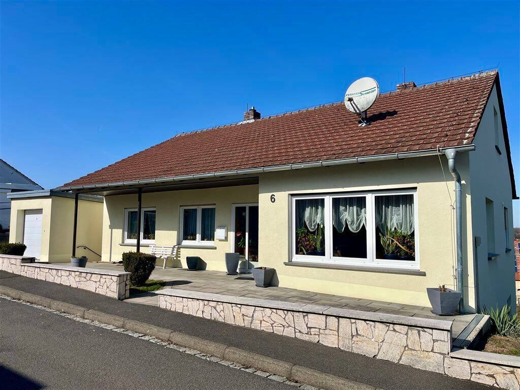 Immobilie in Rentweinsdorf - Eigennutzer aufgepasst, freier Blick auf Rentweinsdorf - EFH mit Potential für eure Familie - Bild 0