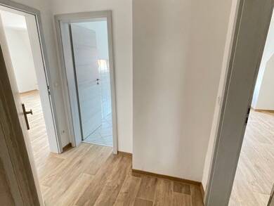 Wohnung zur Miete 253 € 1 Zimmer 42,2 m² Dachgeschoss Löbau Löbau 02708