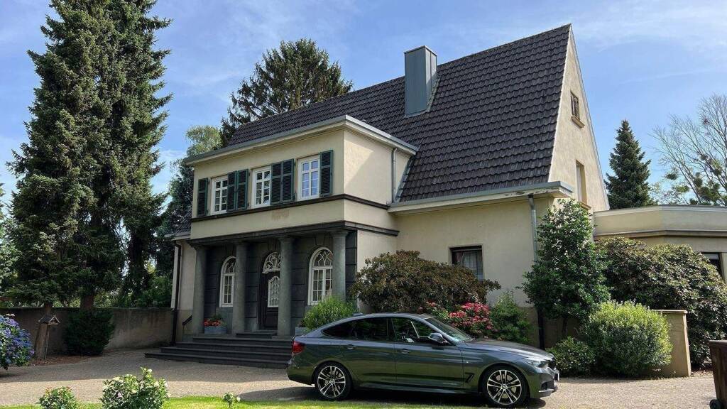 Villa zum Kauf 1.350.000 € 11 Zimmer 390 m² 5.692 m² Grundstück Bonnenbroich Mönchengladbach 41238