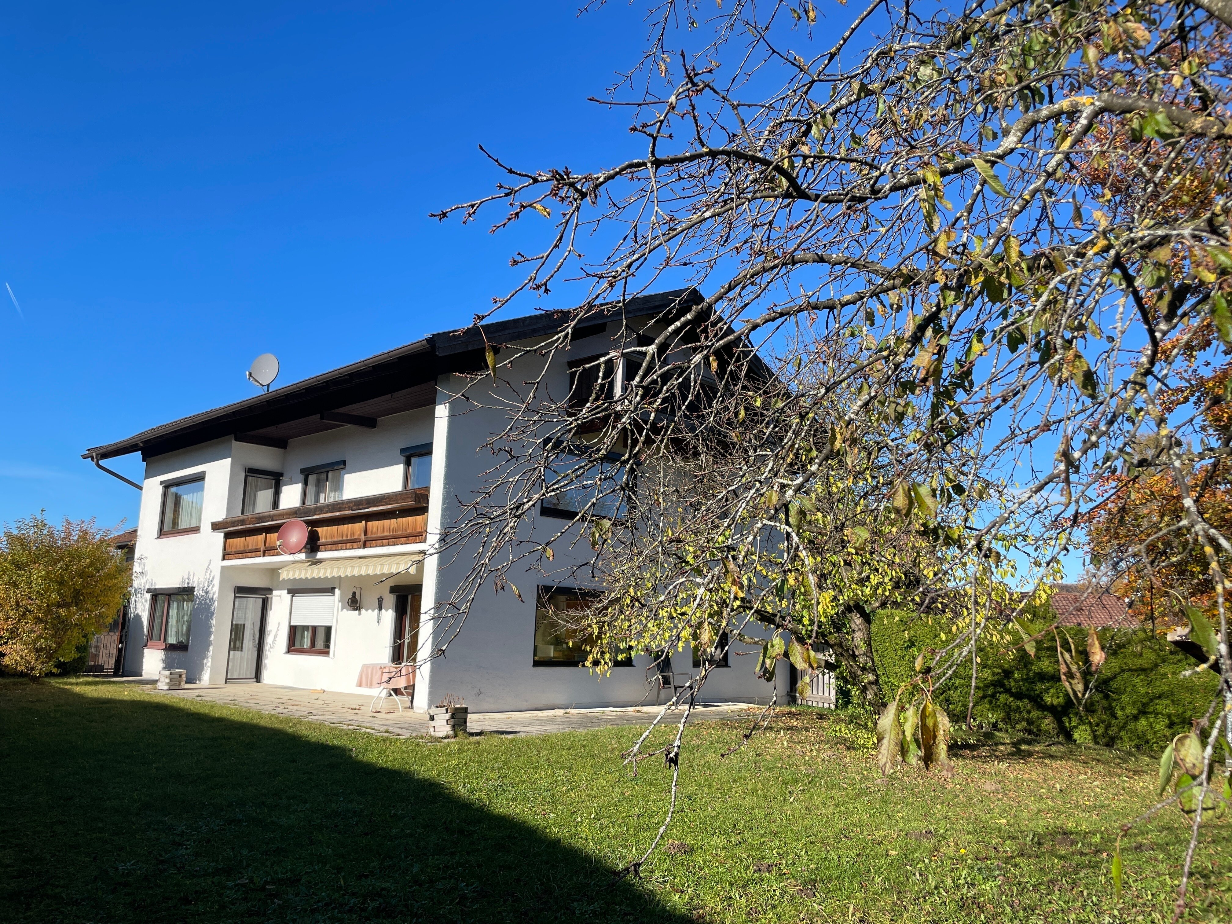 Mehrfamilienhaus zur Miete 2.500 € 9 Zimmer 230 m²<br/>Wohnfläche 1.250 m²<br/>Grundstück Chieming Chieming 83339