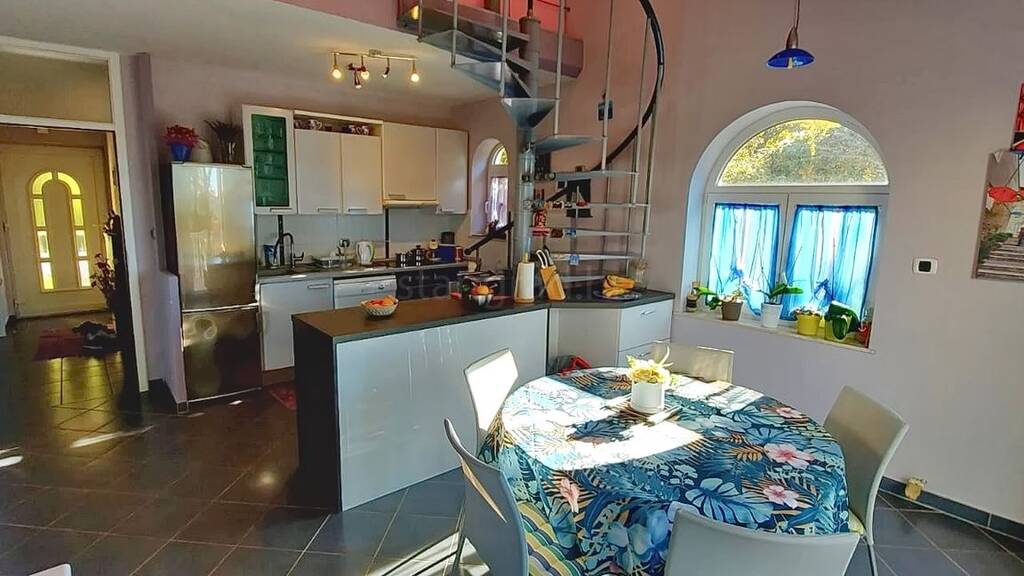 Einfamilienhaus zum Kauf 830.000 € 10 Zimmer 200 m² Omisalj 51513