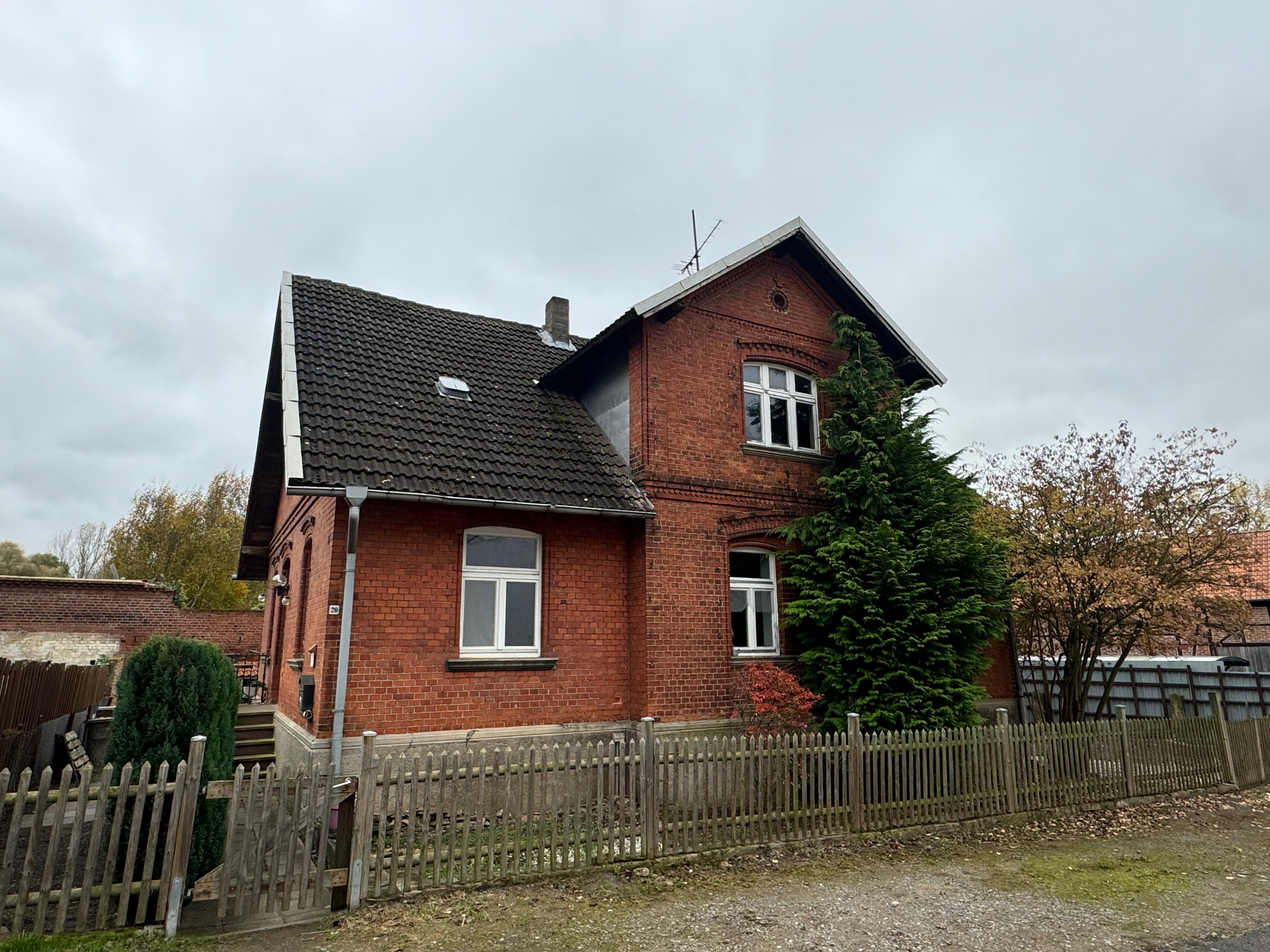 Einfamilienhaus zum Kauf 95.000 € 6 Zimmer 127,6 m²<br/>Wohnfläche 547 m²<br/>Grundstück ab sofort<br/>Verfügbarkeit Klein Bartensleben Erxleben 39343