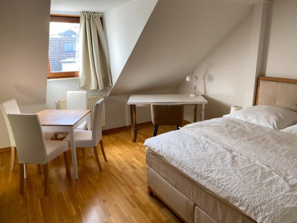 Wohnung zur Miete Wohnen auf Zeit 2.990 € 3 Zimmer 75 m²<br/>Wohnfläche 02.01.2025<br/>Verfügbarkeit Staufenstraße Westend - Süd Frankfurt am Main 60323