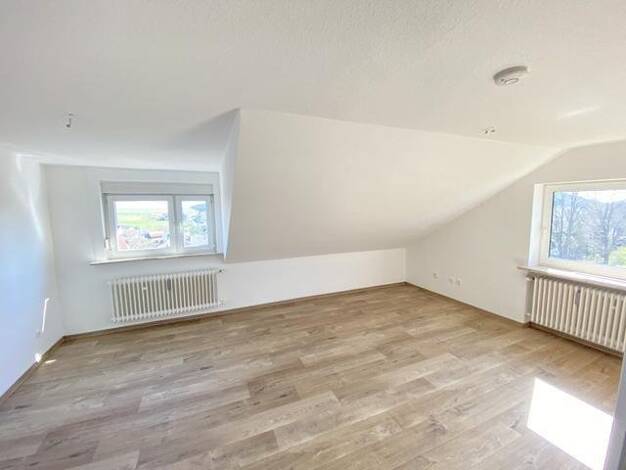 Wohnung zur Miete 580 € 3,5 Zimmer 73,5 m² Dachgeschoss, 2. Geschoss Rögen Coburg 96450
