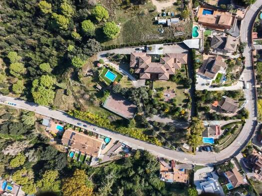 Haus zum Kauf 1.700.000 € 1.033 m² 10.600 m² Grundstück Lliça de Vall 08185