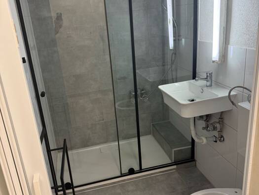 Wohnung zur Miete 625 € 1 Zimmer 37 m² frei ab 15.10.2025 Jestetten 79798