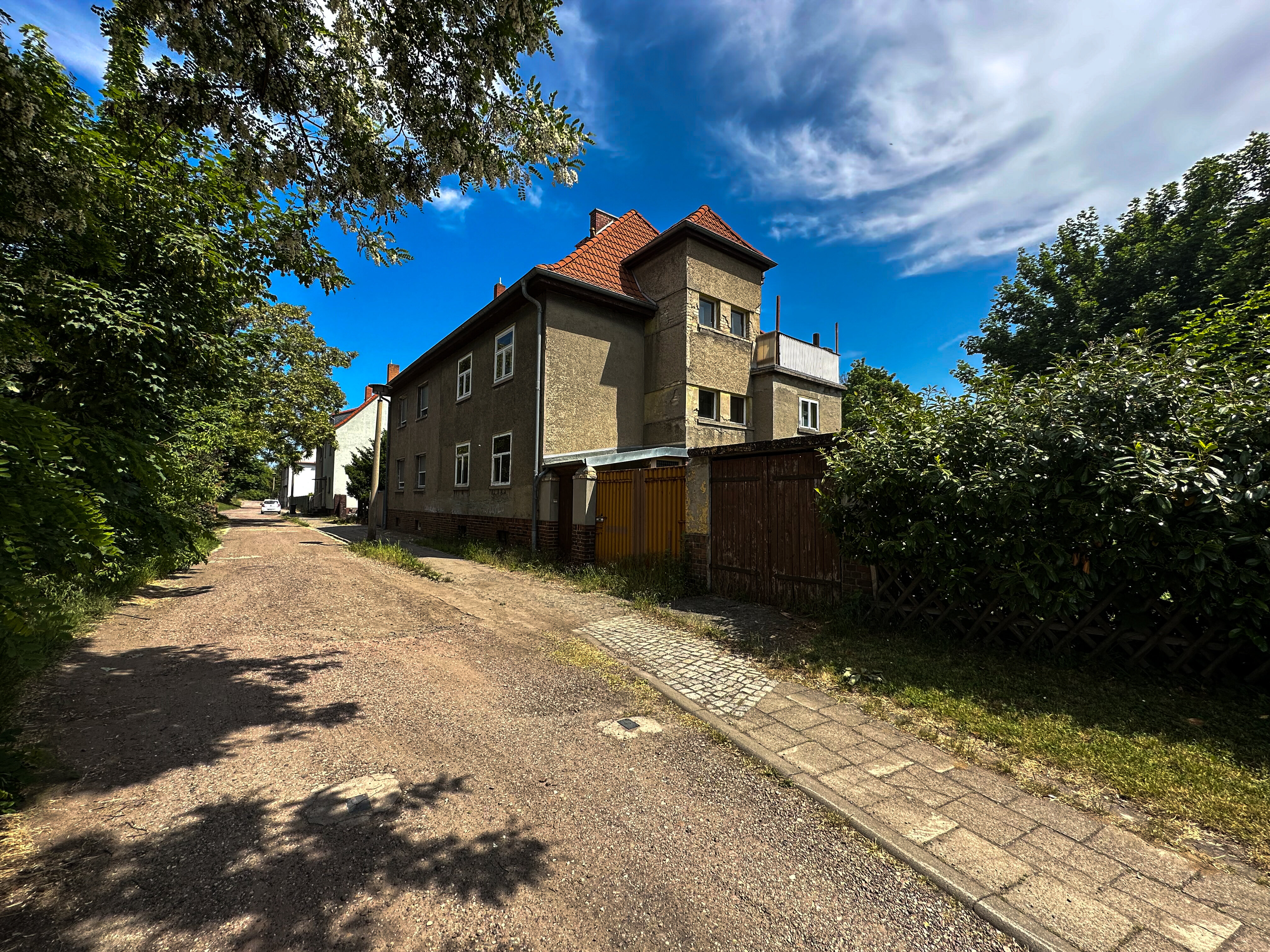 Doppelhaushälfte zum Kauf 129.000 € 5 Zimmer 143 m²<br/>Wohnfläche 546 m²<br/>Grundstück Merseburg Merseburg (Saale) 06217