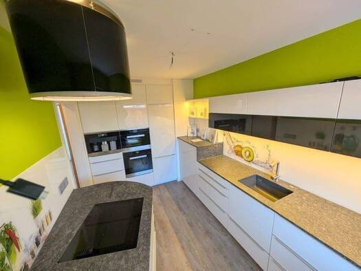 Haus zum Kauf 599.000 € 7,5 Zimmer 216 m² 1.372 m² Grundstück frei ab sofort Stockachstraße 14 Sirchingen Bad Urach 72574