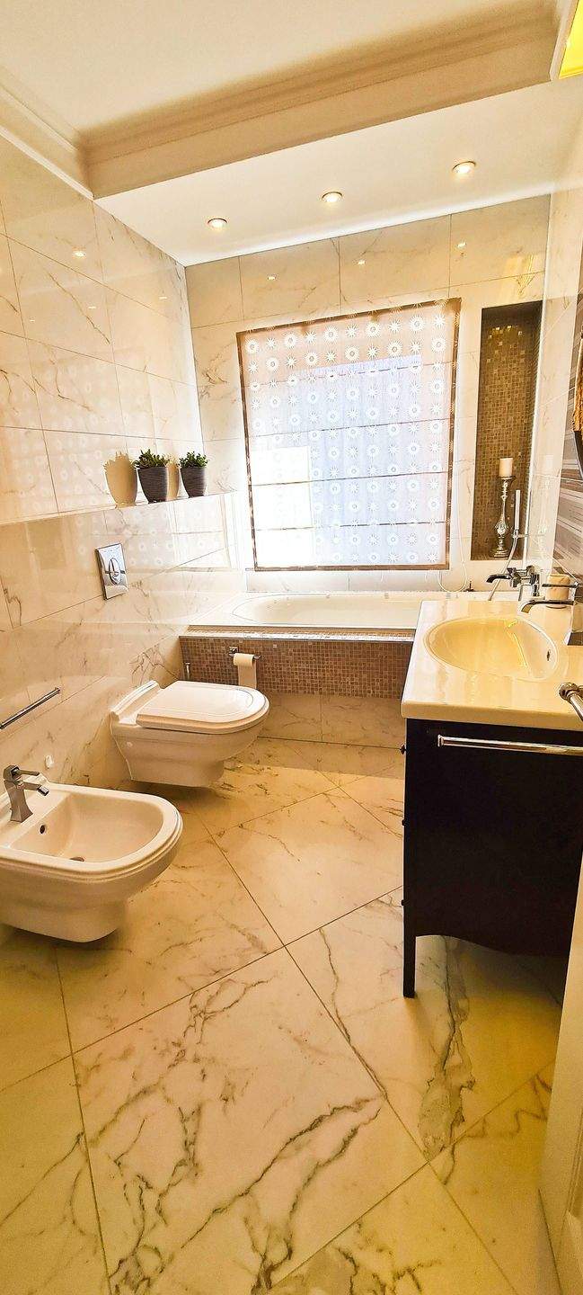 Immobilie in Aschau im Chiemgau - Geräumiges Familienhaus mit Balkon und zwei Terrassen in Aschau im Chiemgau - Bild 4