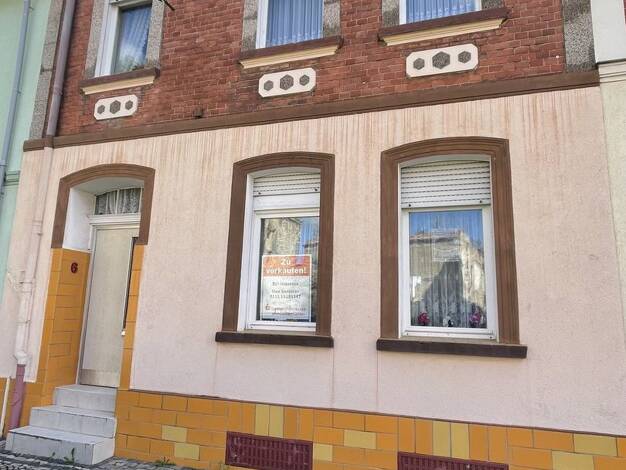 Reihenmittelhaus zum Kauf 49.000 € 5 Zimmer 110 m² 142 m² Grundstück Nienburg Nienburg (Saale) 06429