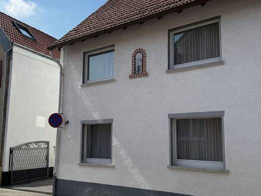 Einfamilienhaus zum Kauf provisionsfrei 595.000 € 7 Zimmer 180 m² 740 m² Grundstück Nieder-Saulheim Saulheim 55291