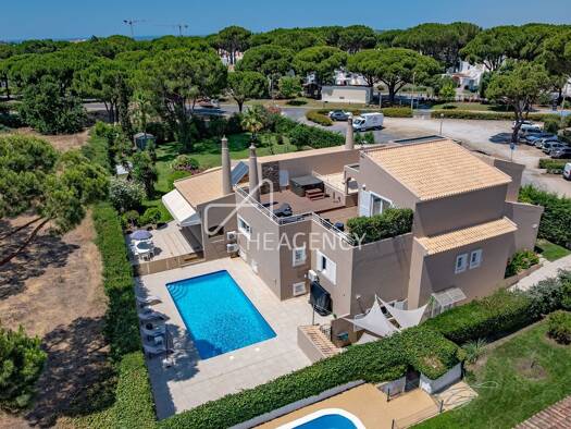 Haus zum Kauf 2.675.000 € 765 m² 942 m² Grundstück Vilamoura 8125-410