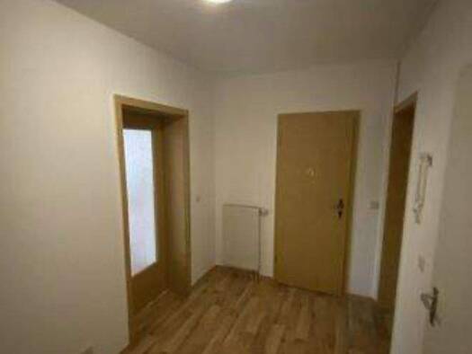 Wohnung zur Miete 330 € 2 Zimmer 57 m² frei ab sofort Kreuzstraße 3 Roßwein 04741