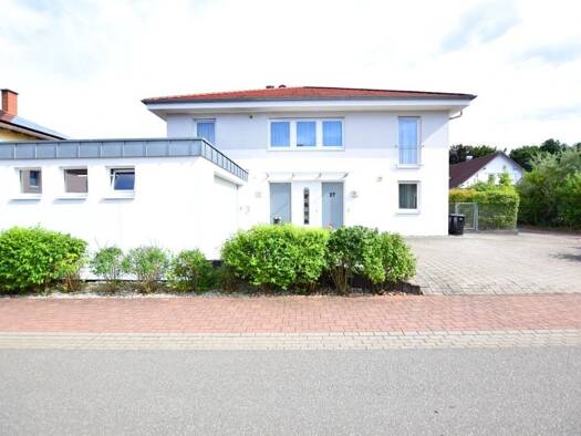 Einfamilienhaus zur Miete 2.800 € 8 Zimmer 316 m² 630 m² Grundstück frei ab sofort Waldmohr 66914