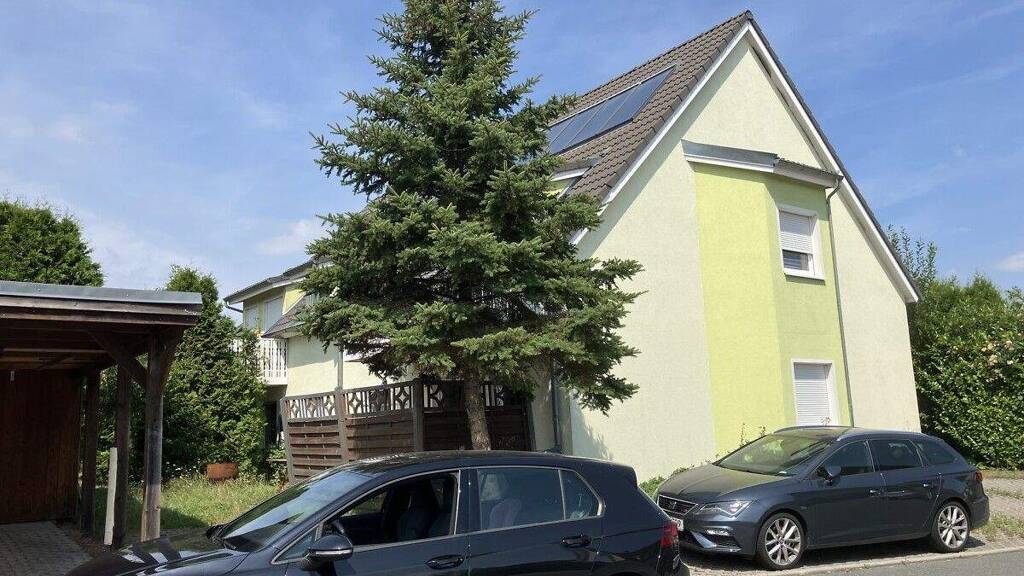 Wohnung zur Miete 427 € 2 Zimmer 67 m² Grumbacher Straße 32 Reichenbach Callenberg 09337