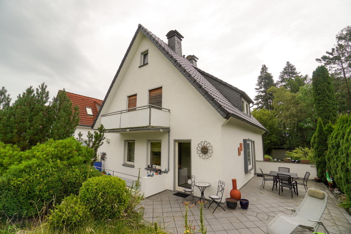 Mehrfamilienhaus zum Kauf 249.000 € 5 Zimmer 128 m²<br/>Wohnfläche 1.310 m²<br/>Grundstück ab sofort<br/>Verfügbarkeit Horn Horn-Bad Meinberg 32805