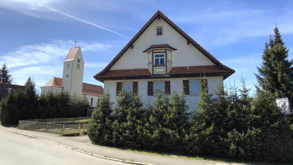 Mehrfamilienhaus zum Kauf 349.000 € 11 Zimmer 183,2 m² 1.091 m² Grundstück frei ab sofort Bad Wurzach 88410